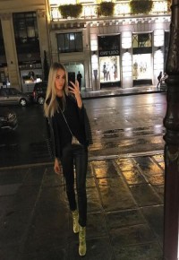 Настя 22 года м.Университет