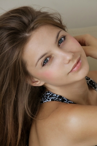 Оксана 22 года м.Баррикадная